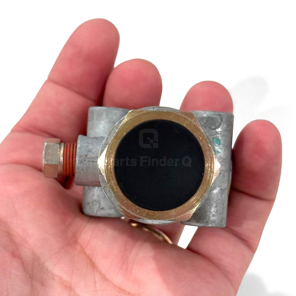 8084521 | Genuine Volvo® TR-3 Air Brake Inversion Valve 30-60PSI Connector view