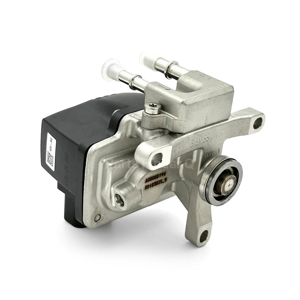 A050S599 | Genuine Cummins® Doser Injector for ISB and QSB engines Front-left angle