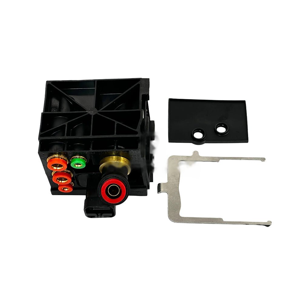 A12-19776-010 | Genuine Freightliner® Parking Brake Pressure Switch Close-up view