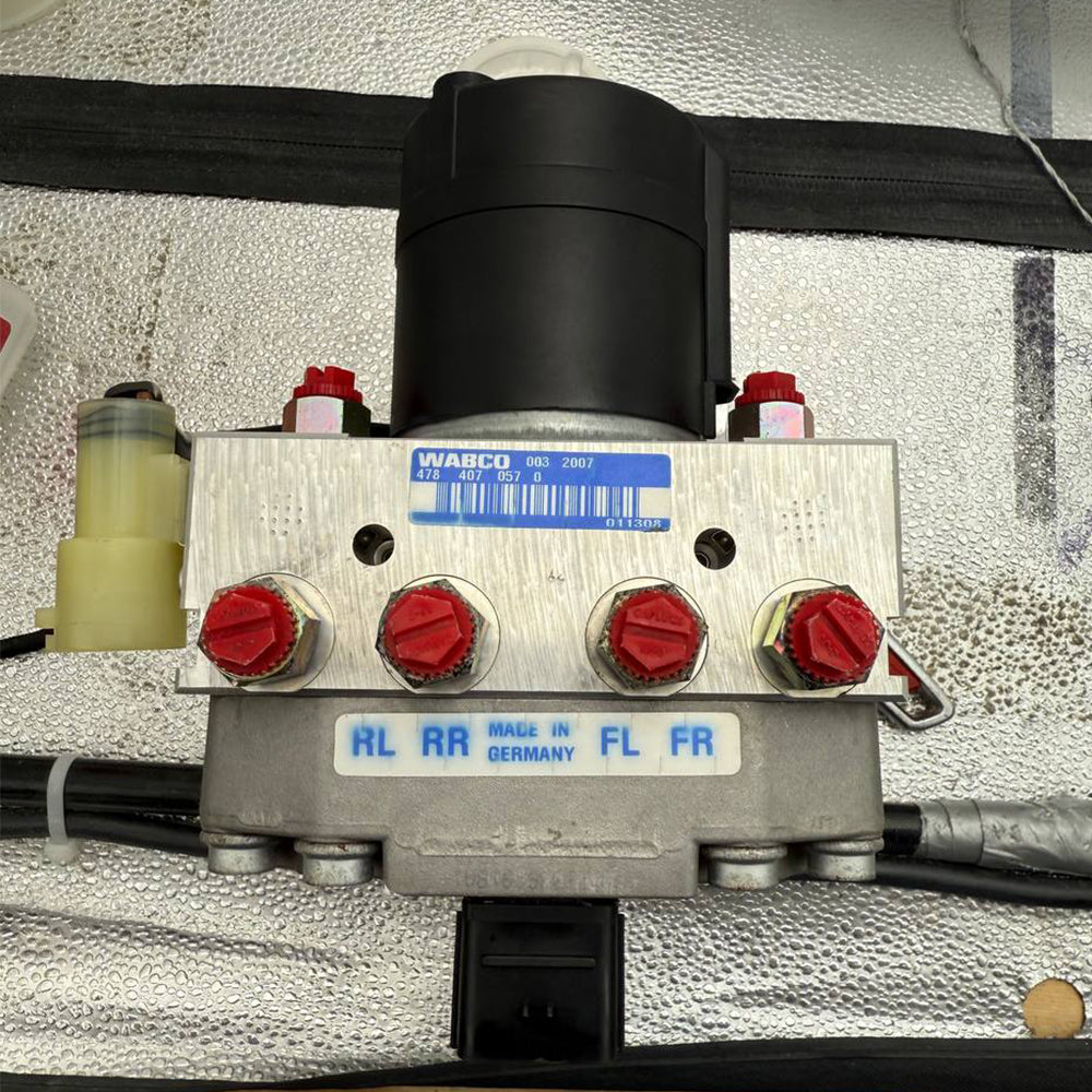 TDAS4784070560 | Genuine Freightliner® ABS Hydraulic Modulator Valve Top view